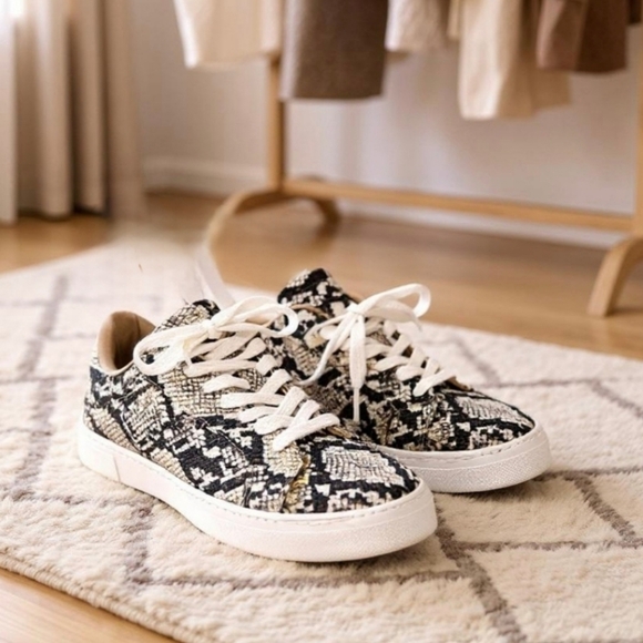 Steve Madden Snake Print Sneakers | Black Beige Python Lace-Up Sz 6.5 - Picture 1 of 12